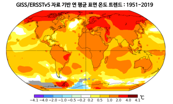 ▲ 1951년부터 2019년까지 지구 표면의 온도 변화를 관측한 결과. 색이 붉을수록 온도가 많이 상승했다는 의미로 북극 지역의 온도가 유독 많이 상승했음을 알 수 있다. 회색은 누락 값을 나타낸다. (출처: NASA)